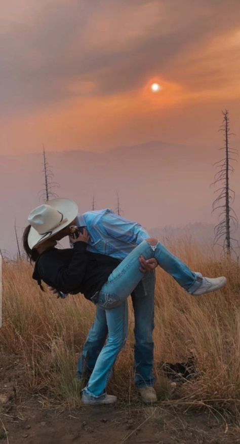 Cute Country Couples Halloween Costumes, Matching Opposite Outfits, Couple Homescreen Wallpaper Ideas, County Couple Goals, Country Date Ideas Relationship Goals, What I Need In A Man, Sunset Photoshoot Ideas Couple, Bonfire Aesthetic Couple, Cute Couple Ideas Pictures