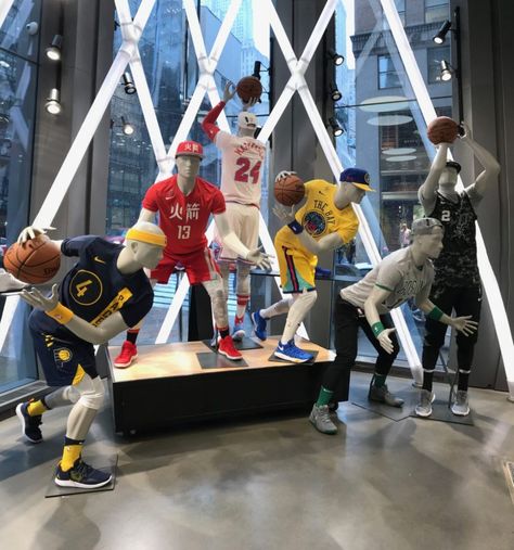 NBA store, mannequins with sports jerseys Nike Showroom, 3 Days In New York, American Sports Bar, Basketball Store, Sports Display, Boutique Store Displays, Store Mannequins, Fashion Display, Fashion Window Display