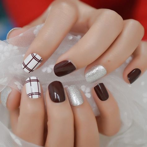 Full Nail Tips, Edge Nails, Strong Glue, Finger Nail Art, Nail Art Tips, Geometric Nail, Fake Nails With Glue, Nail Length, Silver Nails