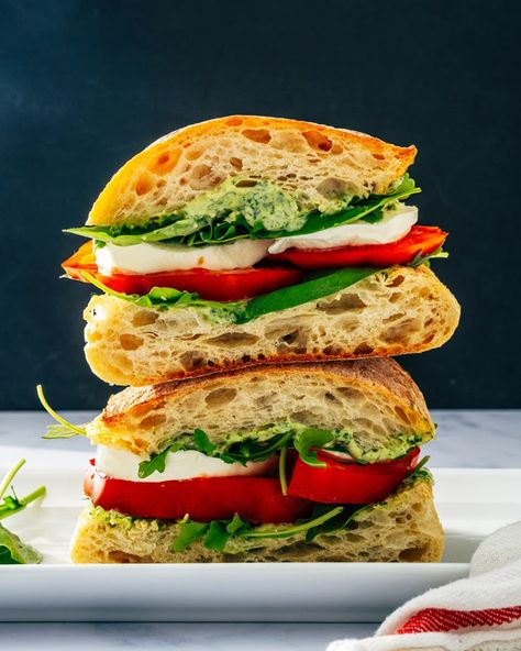 This Caprese sandwich is a stunning crowd pleaser! Layer tomatoes, mozzarella and pesto aioli for a splash of flavor. #capresesandwich #caprese #sandwich #summer #summerrecipe #fastdinner #easydinner #picnicrecipe #summerdinner Caprese Sandwich Recipe, Italian Caprese Salad, Pesto Aioli, Tomato Caprese, Caprese Sandwich, Tomatoes Mozzarella, Easy Chicken Breast, Grape Salad, Creamy Pesto