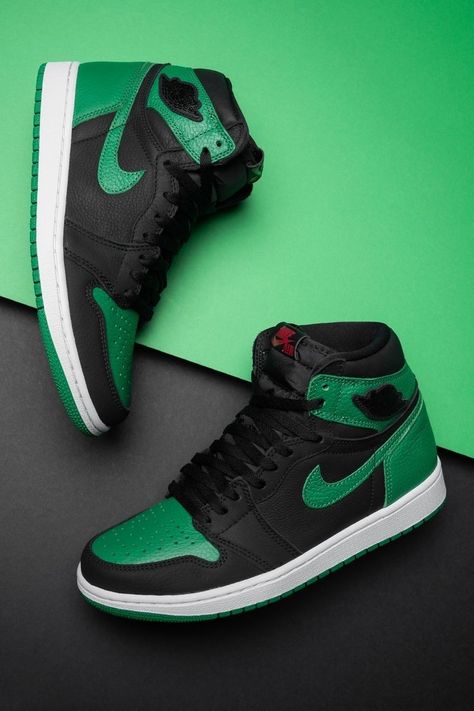 Jordan Shoes Wallpaper, Sneakers Wallpaper, Green Jordans, Shoes Wallpaper, Nike Air Jordan Shoes, Jordan Shoes Girls, Shoes Sneakers Jordans, All Nike Shoes, Nike Air Jordan 1 Mid