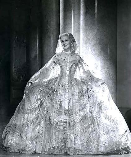 Norma Shearer in "Marie Antoinette" gown by Adrian Marie Antoinette 1938, Marie Antoinette Movie, Antoinette Dress, Norma Shearer, Hollywood Costume, Period Dress, 18th Century Fashion, Actrices Hollywood, Famous Movies