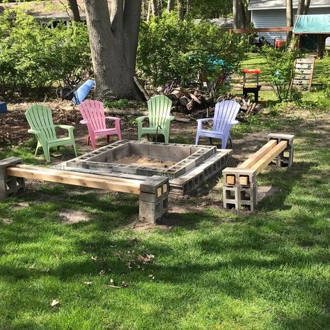 Homemade Patio, Backyard Additions, Block Furniture, Cinder Block Furniture, Backyard Landscapes, Patio Decking, Fire Pit Materials, Block Building, Cinder Block Garden