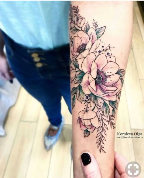 Flower Tattoo Arm, Geniale Tattoos, Instagram Tattoo, Floral Tattoo Design, Tattoo Arm, Tattoo Feminina, Feather Tattoos, Flower Tattoo Designs, Half Sleeve Tattoo