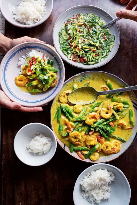 Fried Butterbeans with Feta, Sorrel and Sumac | Ottolenghi Cauliflower And Chickpea Curry, Cauliflower Chickpea, Yotam Ottolenghi Recipes, Prawns Recipe, Raw Prawns, Curry Pasta, Chickpea Curry Recipe, Ottolenghi Recipes, Dried Chillies