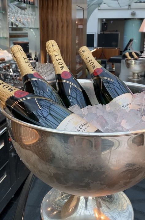 Moët, champagne, luxury, wine Louis Vuitton Handbags Prices, Bar Pics, Aesthetic Money, Bistro Food, Hosting Dinner, Money Hustle, Perfect Tan, Super Rich Kids, Alcohol Bottles