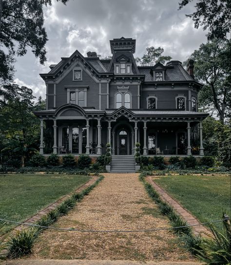 Goth House Exterior Paint, Gloomy Victorian House, All Black Victorian House, Modern Haunted House, Gothic House Aesthetic Exterior, Small Goth House Exterior, House Design Gothic, Grunge Houses Exterior, Gothic Style Home Exterior