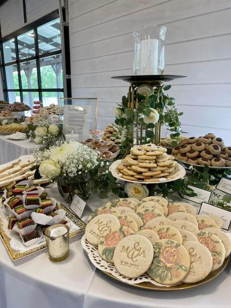 Bridal Shower Sweet Table, Rustic Wedding Dessert Table, Sweet Table Ideas, Cookie Buffet, Lantern Decor Wedding, 40th Wedding Anniversary, Party Food Platters, Wedding Dessert Table, Wedding Dessert