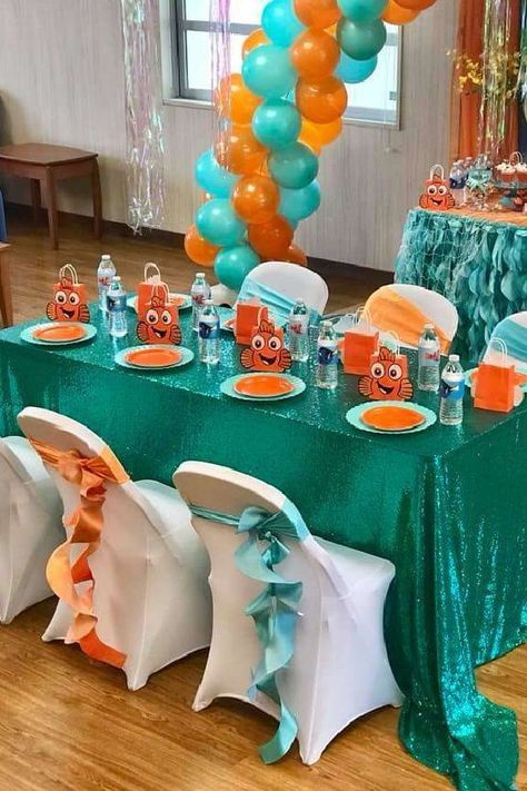 Check out this fun Nemo birthday party! The table settings are fantastic! See more party ideas and share yours at CatchMyParty.com #catchmyparty #partyideas #nemo #findingnemo #nemoparty #tablesettings #underthesea Dory Birthday Party Ideas, Finding Nemo Party Decorations, Nemo Party Decorations, Nemo Baby Shower, Finding Nemo Baby, Dory Birthday Party, Finding Nemo Party, Nemo Birthday Party, Smores Party