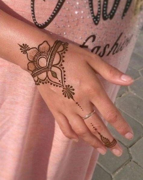 simple Henna designs, minimal henna designs, henna designs for kids, henna designs for hand, henna Designs palm, simple henna designs for beginners, henna designs for hand easy, mehndi designs, wedding henna designs, henna hand designs Henna Design Beginner, Mendhi Tattoo Design, Feminine Forearm Tattoos For Women, Henna Wrist Designs, Henna Tattoo Designs Hand Simple, Henna Main Simple, Henna Inspo Easy, Simple Easy Henna Designs, Henna Designs Simple Easy