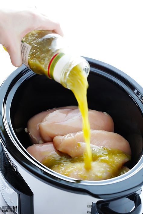 Chicken verde slow cooker Busy Crock Pot Meals, Recipes With Salsa Verde, Salsa Verde Chicken Crockpot, Slow Cooker Salsa Verde Chicken, Salsa Verde Chicken Recipe, Chicken Substitute, Cumin Chicken, Chicken Verde, Chicken Salsa