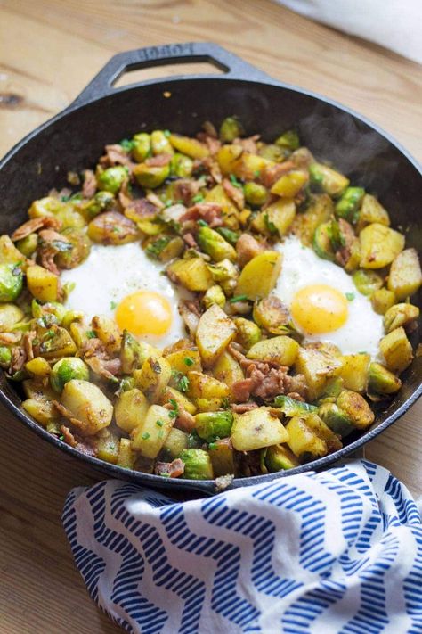 Potato Bacon, Bacon Potato, Healthy Low Calorie Meals, Bacon Brussel Sprouts, Good Morning Breakfast, Breakfast Hash, Brussels Sprout, Healthy Comfort, Bacon Breakfast