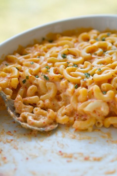 Pimento Mac and Cheese in a white casserole dish Pimento Mac And Cheese, Vegetarian Alfredo, Cheese Mac And Cheese, Italian Chicken Crockpot, Italian Chicken Pasta, Macaroni And Cheese Recipe, Macaroni N Cheese Recipe, Summer Foods, Creamy Mac And Cheese