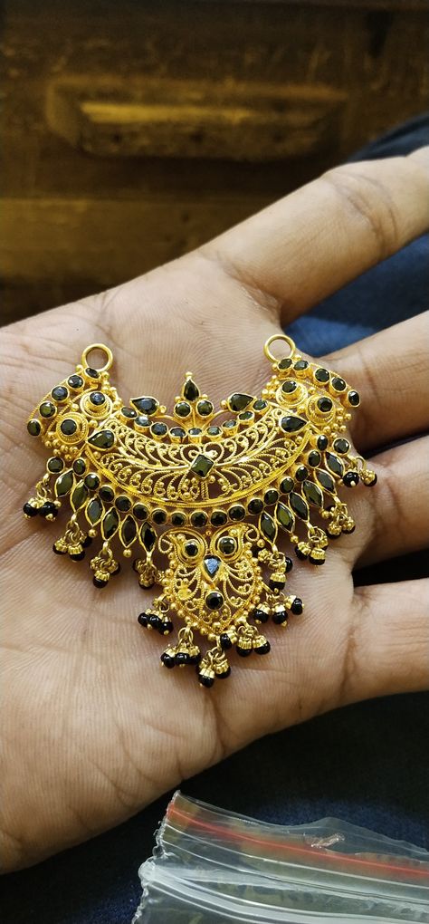 Black Bead Lockets, Black Beads Pendent Design Gold, Black Beads Lockets Gold, Nallapusalu Locket Designs Gold, Gold Earrings For Kids, Neck Pieces Jewelry, Black Beads Mangalsutra, Black Beads Mangalsutra Design, New Gold Jewellery Designs