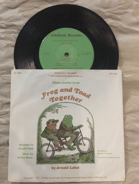 Classic 1973 7 inch Frog and Toad Together Record. Read by Arnold Lobel Frog And Toad Decor, Frog And Toad Nursery, Goft Ideas, Frog Nursery, Arnold Lobel, Nursery Makeover, Kids Rooms Inspo, Boy Decor, Nursery Baby Room