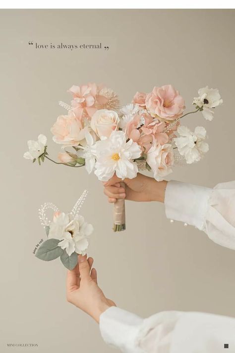 Small Bridal Bouquets, Elegant Wedding Bouquets, Simple Wedding Bouquets, Artificial Wedding Bouquets, Wedding Bouquets Bride, Bridal Bouquet Flowers, Wedding Hands, Hand Bouquet, Flowers Bouquet Gift