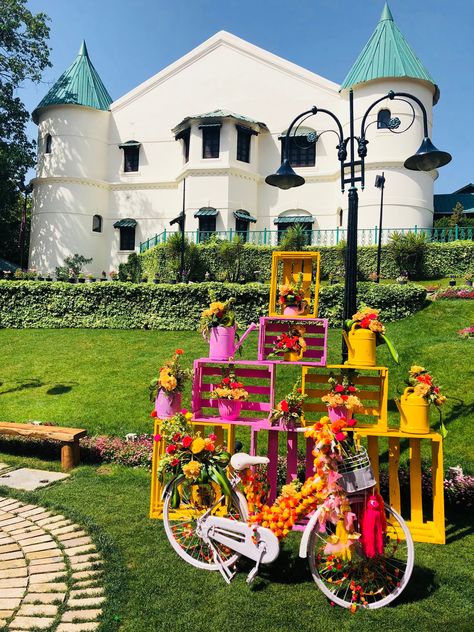 Wedding at #WelcomhotelTheSavoy is a great example of a beautiful place with spell bounding decoration for your dream wedding.  Picture credit: Panchhi Events  #DestinationWeddings #WeddingsinMussoorie #Mussoorie #BestHotelsinMussoorie #TheSavoy #weddings #SpecialWeddings Itc Hotels, Mussoorie, Picture Credit, Wedding Picture, Beautiful Place, Destination Weddings, Best Hotels, Wedding Decor, Your Dream