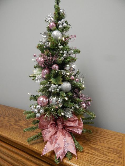 Table Top Christmas Tree Decorations, Table Top Christmas Tree Ideas, Small Pink Christmas Tree, Christmas Tree Topiary, Decorating Ideas Christmas, Christmas Tree Decorating Ideas, Tree Decorating Ideas, Ideas Christmas Tree, Christmas Decorations Apartment