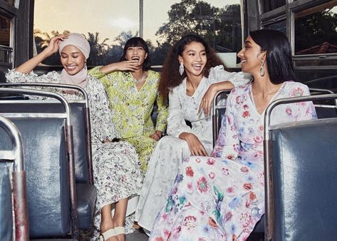 THREAD by ZALORA @zaloramy LÚBNA 2020 Raya Collection [https://thread.zalora.com.my/]. Photoshoot Raya, Raya Photoshoot, Raya Ootd, Raya Haji, Picture Inspiration, Creative Ads, Inspirational Pictures, Sliders, Sephora