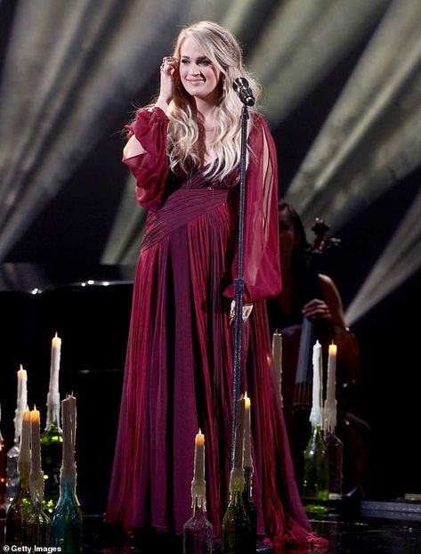 Carrie Underwood American Idol, Carrie Underwood Family, Carrie Underwood Hair, Music Lifestyle, Cole And Savannah, Carrie Underwood Photos, Prettiest Celebrities, Scotty Mccreery, Queen Of Everything