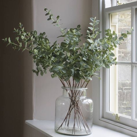 Clear Vase Decor Ideas, Glass Vases Decor Ideas, Clear Vase Decor, Eucalyptus Vase, Eucalyptus Decor, Large Glass Vase, Glass Vase Decor, Coffee Table Centerpieces, Clear Vases