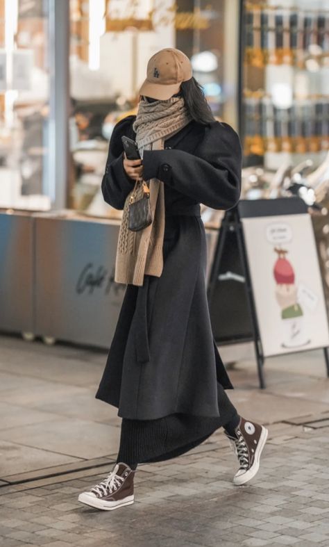 Chinese Winter Fashion, Asian Winter Fashion, Japan Street Style, Japanese Winter Fashion, Modern Japanese Fashion, Chinese Street Style, Japan Clothing, Japan Outfits, Winter Outfits Snow