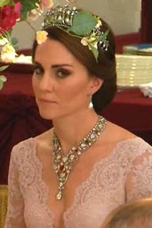 A sneak peek inside the Royal dressing up box as Kate Middleton dazzles in Princess Diana's tiara - Mirror Online Replikate Outfits, Diana Tiara, State Banquet, Marchesa Gowns, State Dinner, Catherine Walker, Royal Tiaras, Princess Kate Middleton, Catherine Elizabeth Middleton