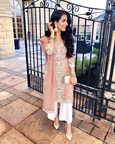 Eid Outfit Inspiration ✨✨ #PakistanStreetStyle Nikkah Dress, Eid Outfit, Eid Outfits, Salwar Kamiz, Desi Clothes, Design Dresses, Indian Suits, Indian Wedding Outfits, Pakistani Dress Design