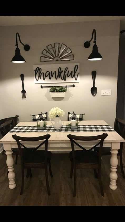 Rustic Dining Room Decor Ideas, Small Farmhouse Dining Room, Dinette Ideas, Home Decor Ideas Dining Room, Gray Dining Room Ideas, Apartment Dining Room Ideas, Farmhouse Kitchen Nook, House Ideas On A Budget, Rustic Dining Room Ideas