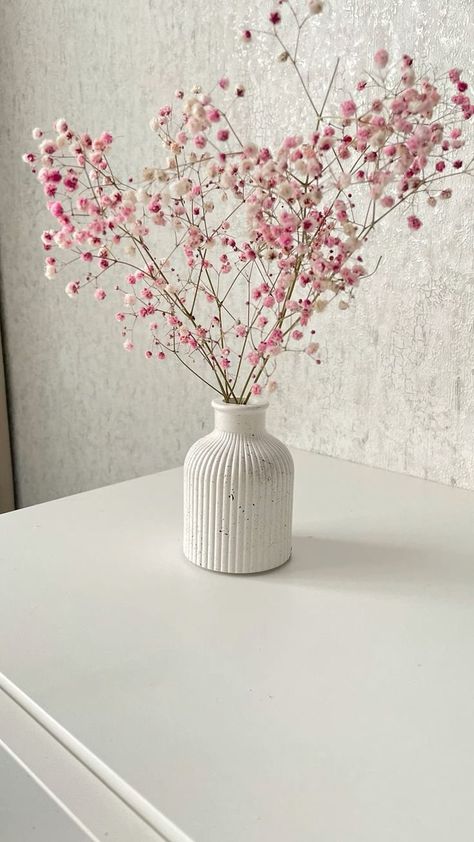 small plaster vase Salt Craft, Plaster Vase, Modern Vases Decor, Small Vases With Flowers, Concrete Molds Diy, Magnolia Home Decor, Window Sill Decor, Flower Bedroom, Vase Modern