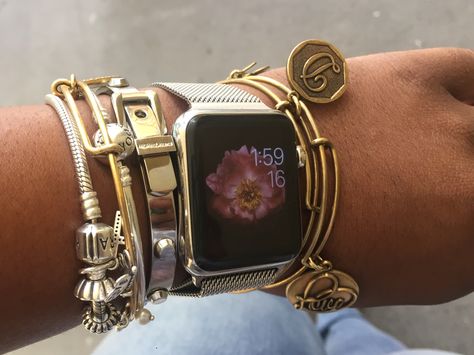 Arm Candies, Apple Watch Bands Women, Apple Watch Fashion, Smart Watch Apple, Apple Watch Bracelets, Candy Jewelry, Apple Watches, Apple Watch Accessories, Stacked Jewelry