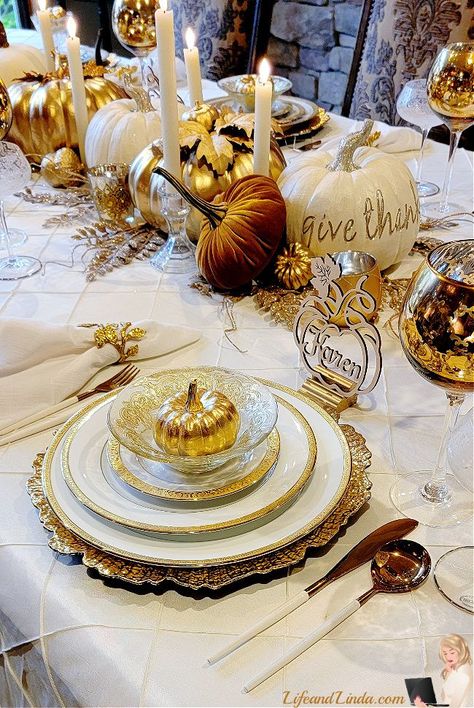 White Plates Thanksgiving Table, White Gold Thanksgiving Table, Silver And Gold Fall Decor, White And Gold Thanksgiving Decor, Thanksgiving Gold Table Settings, Elegant Thanksgiving Centerpieces, Gold And White Thanksgiving Table, Thanksgiving Decorations Table Setting Elegant, Thanksgiving Table Settings Elegant Gold