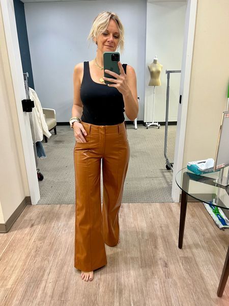 Caramel Faux Leather Pants Outfit, How To Wear A Bodysuit, Faux Leather Pants Outfit, Outfit Wide Leg, Effortless Fall Outfits, Latest Fall Fashion Trends, Leather Pants Outfit, 3 Hearts, Smiling Face