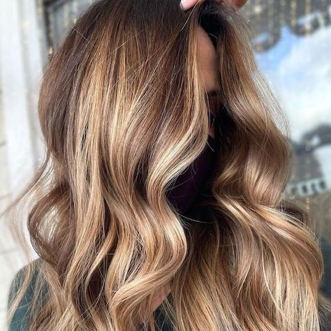 5 Lived-In Blonde Hair Color Ideas & Formulas | Wella Professionals Bronde Balayage, Pastel Hair, Hair Envy, Brunette Hair, Great Hair, Blonde Hair Color, Hair Dos, Balayage Hair, Dark Hair