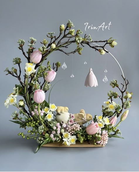 Easter Flower Arrangements, Easter Arrangement, Easter Wood Crafts, Easter Wreath Diy, Easter Craft Decorations, Spring Decor Diy, Flower Arrangements Simple, Modern Flower Arrangements, Easter Floral