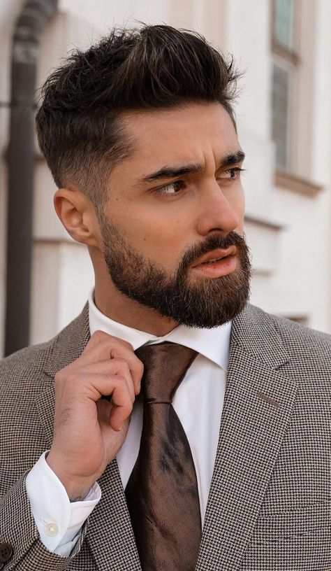 Popular Mens Haircuts, Low Fade Haircut, Mens Hairstyles With Beard, Beard Styles Short, Beard Haircut, Trendy Mens Haircuts, Gents Hair Style, Best Beard Styles, Beard Fade