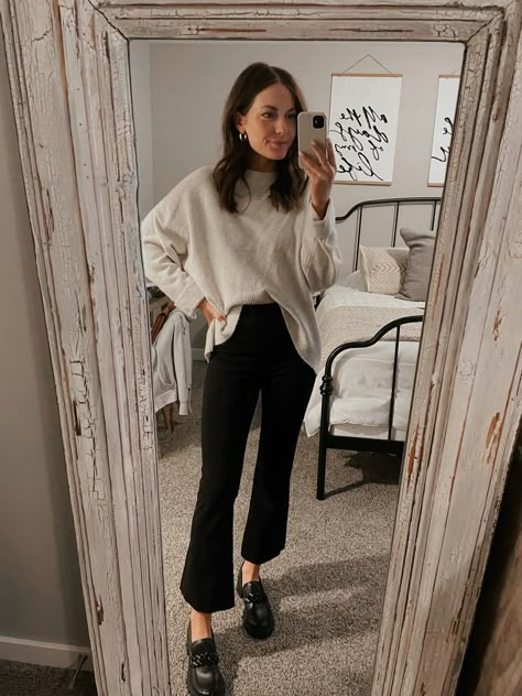 Work Outfits Women Black Loafers, Platform Loafers Fall Outfit, Womens Platform Loafers Outfit, Loafers Outfit All Black, Outfit With Chunky Loafers Women, Chunky Loafer Heels Outfit, Work Outfits With Platform Loafers, Outfit Idea With Loafers, Lofers For Girl Outfits Winter