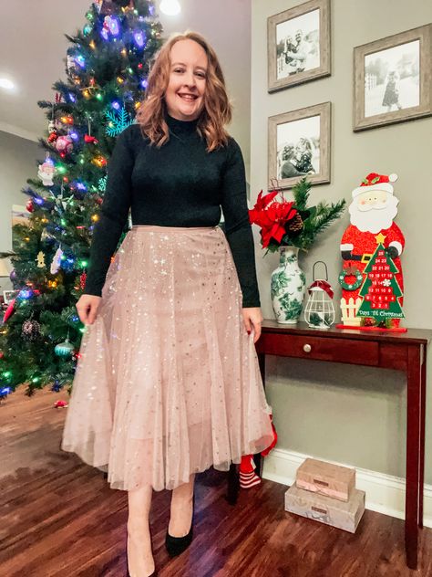 Tulle Midi Skirt Outfit, Tulle Skirt Outfit Casual Street Style, Pink Tulle Skirt Outfit, Tulle Skirt Outfits Casual, Fun Outfit Ideas, Style A Midi Skirt, Tulle Skirt Outfit, Tulle Skirts Outfit, Simple Sweatshirt