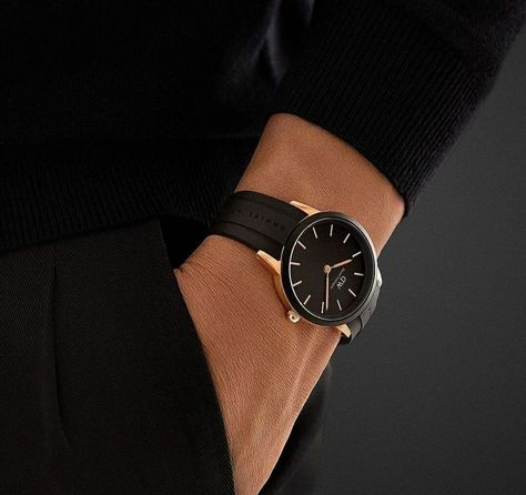 Watch Photoshoot, Mens Watches Classy, Fashion Banner, Alcohol Aesthetic, Groom Getting Ready, Dark Feminine, Luxury Life, Daniel Wellington, All Fashion