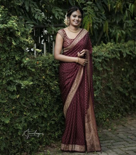 Maroon Saree Wedding, Engagement Saree Kerala, Marriage Lehenga, Kerala Traditional Saree, Wine Saree, Kerala Wedding Saree, Kurtis Design, Lehenga Indian, Engagement Saree