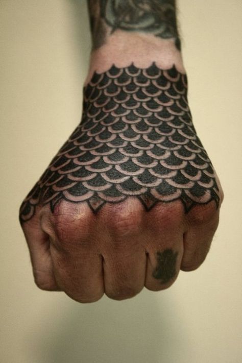 . Polynesian Fish Scale Tattoo, Fish Scale Tattoo Men, ငါးကြင်း Tattoo, Fish Scales Tattoo, Fish Scale Tattoo, Hawaiian Tattoo Traditional, Scales Tattoo, Filler Tattoo Designs, Cloud Tattoo Sleeve