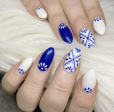 Pottery Nails, Porcelain Nail Art, Pretty Summer Nails, Nail Art Designs 2023, Mexican Nails, Blue And White Nails, China Nails, Boho Nails, Lovely Nails