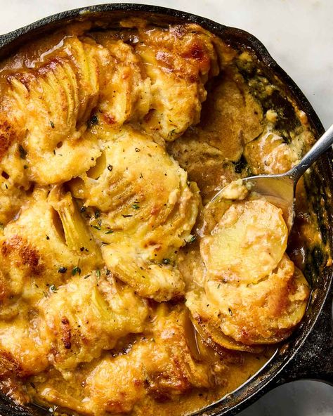 Cheesy French onion potato bake in a cast iron skillet with a spoon scooping some out Christmas Potato Side Dishes, Creamy Cheesy Potatoes, Layered Potato, Recipes Potatoes, Potatoes And Onions, Potato Side Dish, Salmon Potato, Scalloped Potato Recipes, Potato Recipes Side Dishes