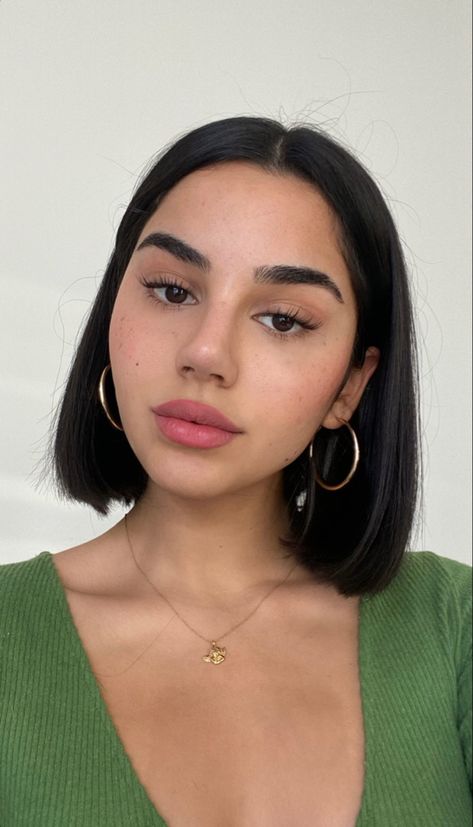 Short Hair With Earrings, Short Hair Baddie, Brown Skin Hair Color Ideas, Hair Baddie, Confidence Is Key, Straight Hair Cuts, Shoulder Length Hair Cuts, Haircuts Straight Hair, Haircut And Color