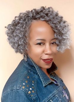 Short Crochet Braids Hairstyles, Pepper Crochet, Short Crochet Braids, Crochet Hairstyles, Curly Crochet Hair Styles, Beautiful Gray Hair, American Hairstyles, Natural Gray Hair, Crochet Braids Hairstyles