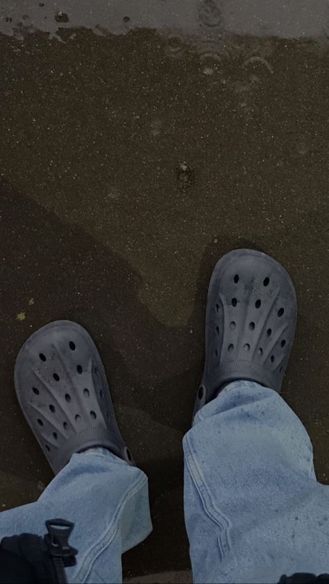 Grey Crocs Grey Crocs Aesthetic, Aesthetic Crocs, Grey Crocs, Crocs Aesthetic, Aesthetic Fashion, Sandals, Grey