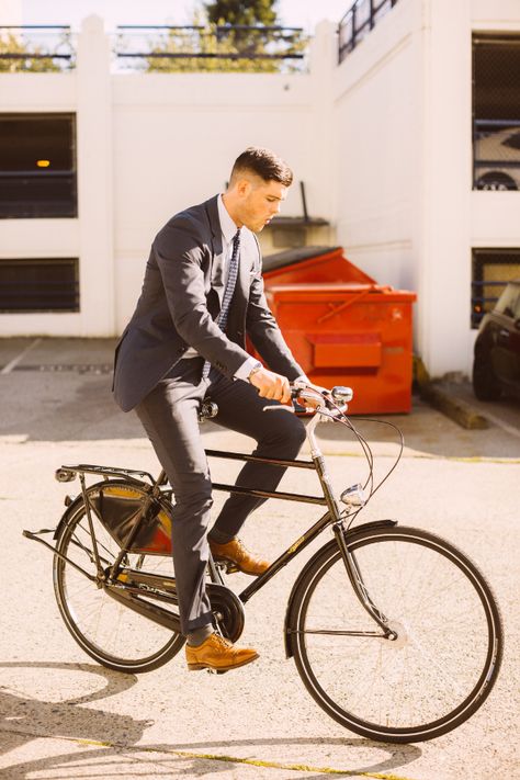 City Bike Men, Commuter Bike Style, City Bike Style, City Cycling, Bike Fashion, Women Bike, Commuter Bicycle, Riding A Bike, Urban Bike