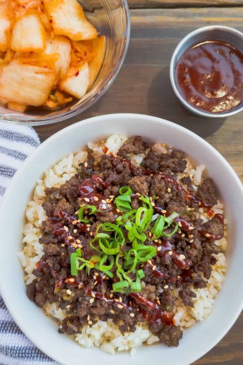 All the flavors of traditional bulgogi in a quick and easy ground beef recipe. Top it off with a slightly spicy gochujang sauce for the perfect dinner! Ground Beef Bulgogi, Sheet Pan Beef, Beef Bulgogi Recipe, Gochujang Recipe, Bulgogi Sauce, Rice Cauliflower, Yummy Vegetable Recipes, Bulgogi Recipe, Korean Recipe