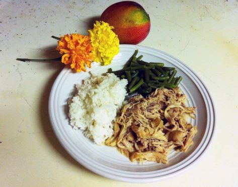 Kalua Chicken, Hawaiian Dishes, Smoked Pulled Pork, Island Food, Canned Chicken, Poultry Recipes, On My Own, Local Food, Chicken Thighs