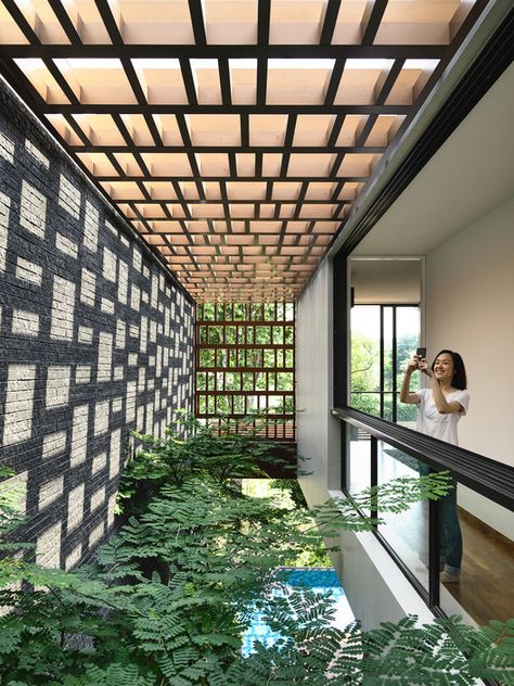 Hyla Architects, Outdoor Gallery, Back House, Indoor Courtyard, Skylight Design, Courtyard Design, Tropical Architecture, Brick Architecture, Architecture Design Concept